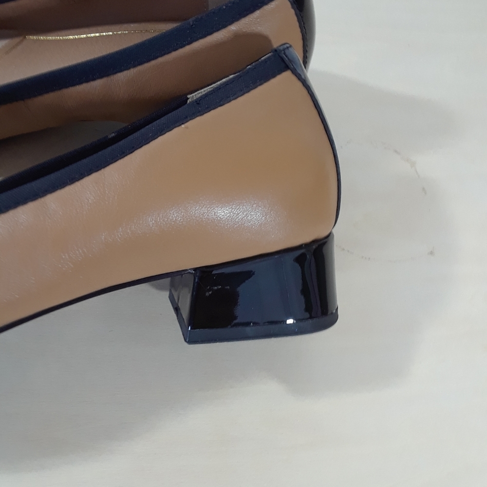 Vionic Tan and Black Cap-Toe Ballet Flats - Picture 5 of 8